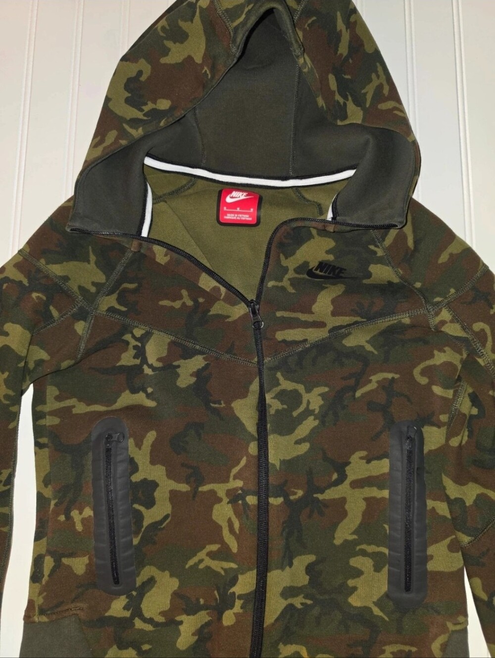Kids NIKE Tech Fleece Camo Full Zip Hooded Jacket (Youth medium)